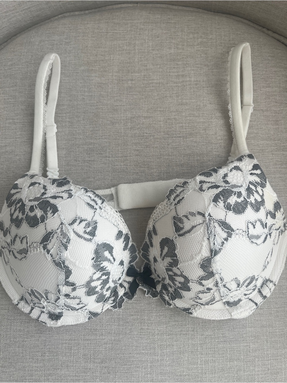 Victoria's Secret Dream Angels Lace Push Up Bra Size 32D